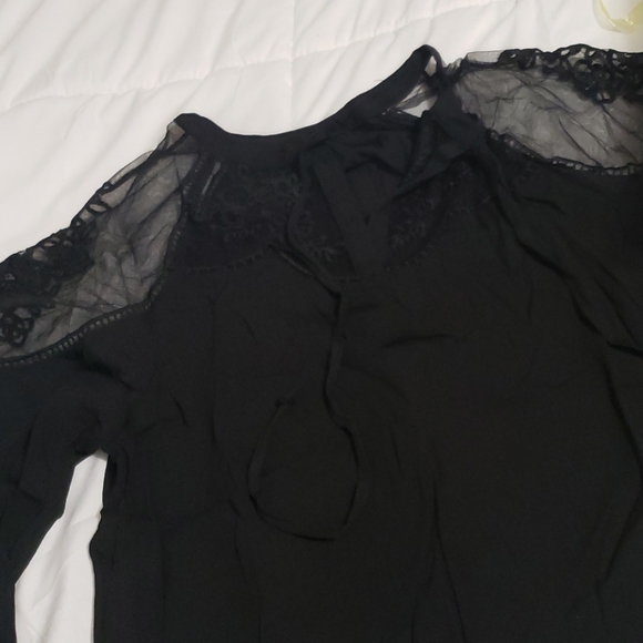 Last One New boutique lace blouse - Picture 6 of 11